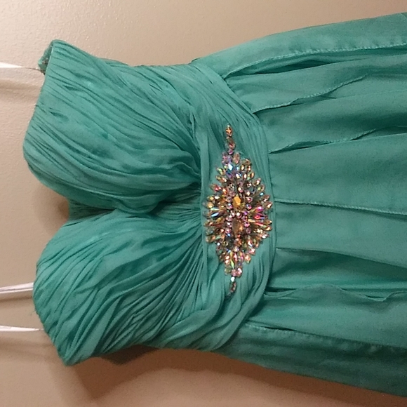 Prom/ homecoming dress - Picture 2 of 5